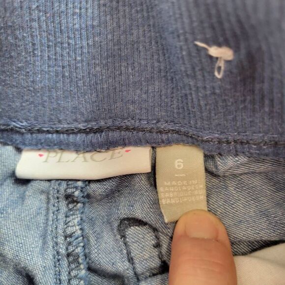 Children's Place elastic waistband shorts 6 - Picture 3 of 3